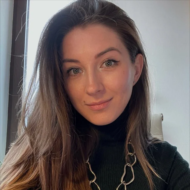 Olya Zakharyan photo